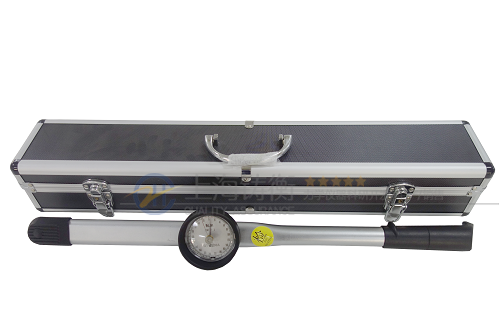 带刻度表盘的扭力扳手