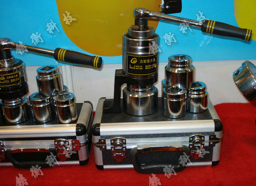  扭力扳手倍增器图片